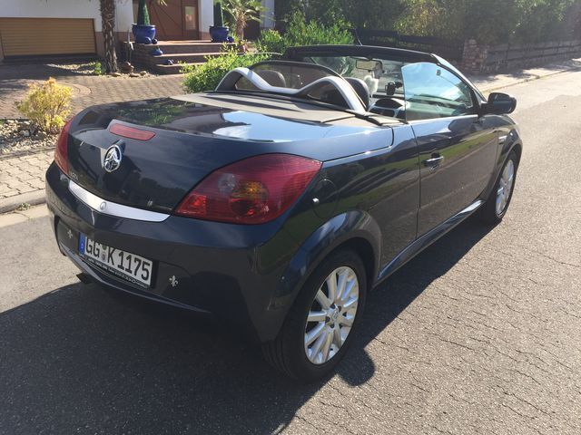 Gebraucht Opel Tigra 90 PS (66 kW) 2009 Grau metallic Cabrio
