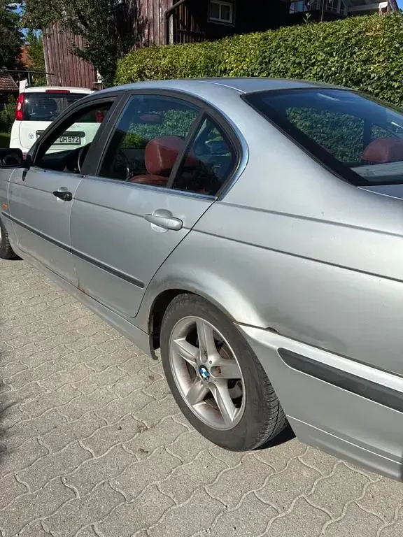 Gebraucht BMW 320 150 PS (110 kW) 1998 Silber Limousine