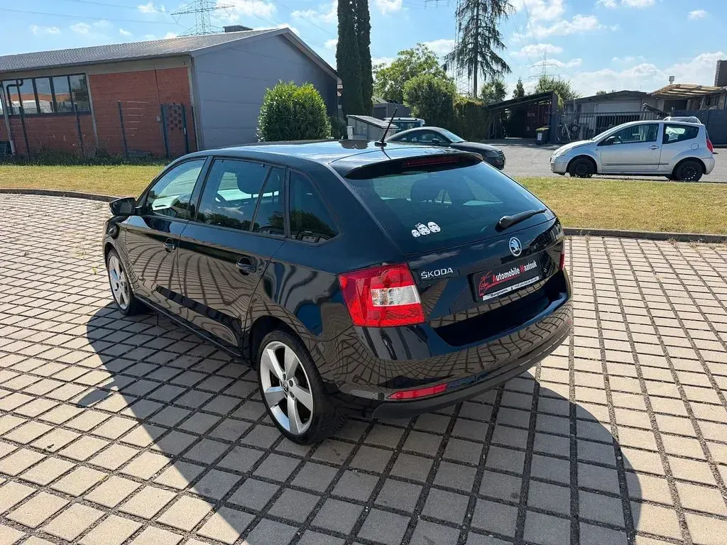 Gebraucht Skoda Rapid Joy 90 PS (66 kW) 2016 Schwarzmagic perleffekt Kleinwagen