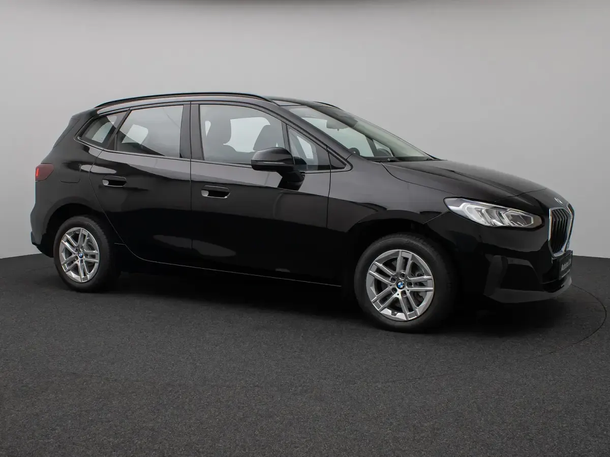 Gebraucht BMW 216 Active Tourer Shadowline 122 PS (89 kW) 2025 Schwarz Van / Kleinbus
