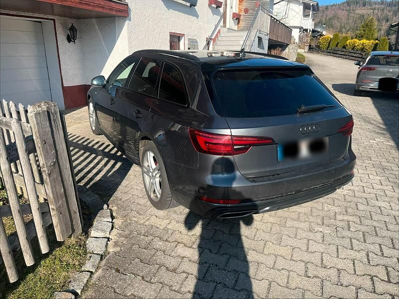 Gebraucht Audi A4 190 PS (139 kW) 2018 Grau Kombi