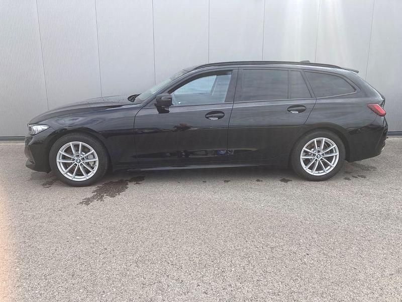 Używany BMW 330 245 KM (180 kW) 2023 Czarny Kombi