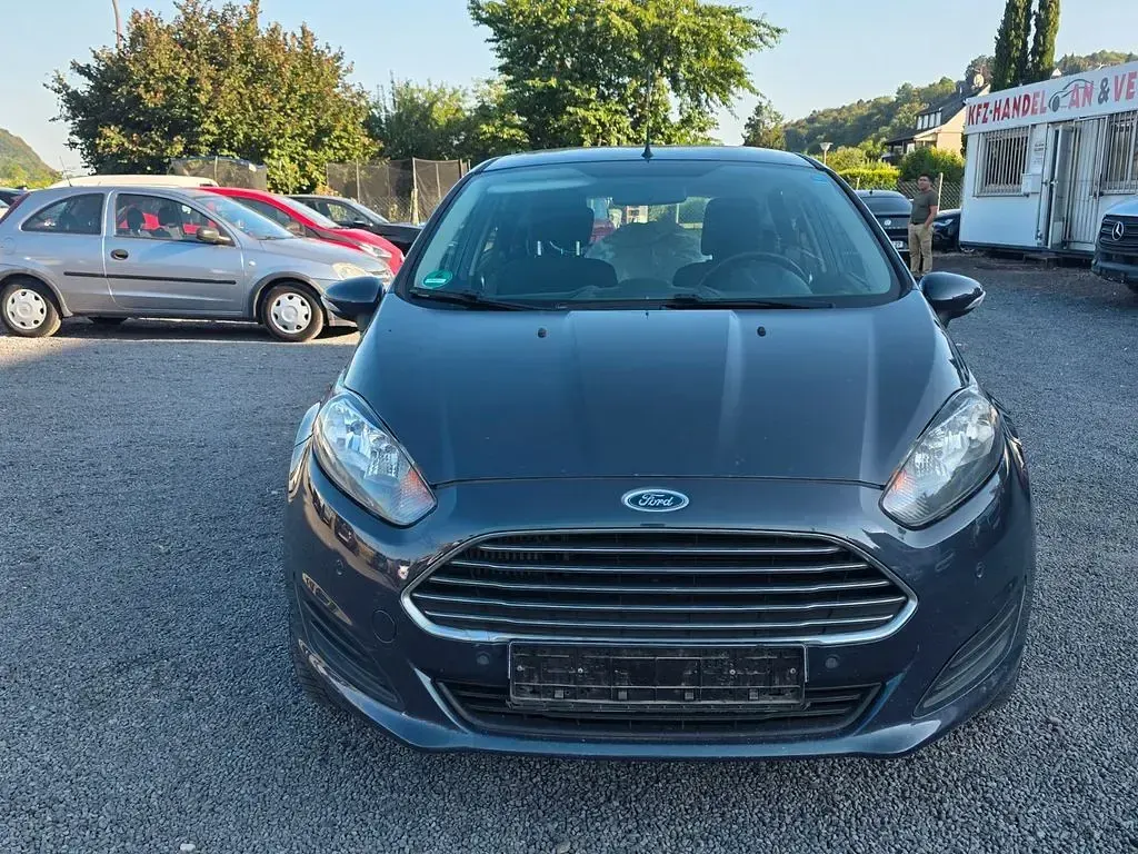 Gebraucht Ford Fiesta Trend 101 PS (74 kW) 2013 Blau Limousine