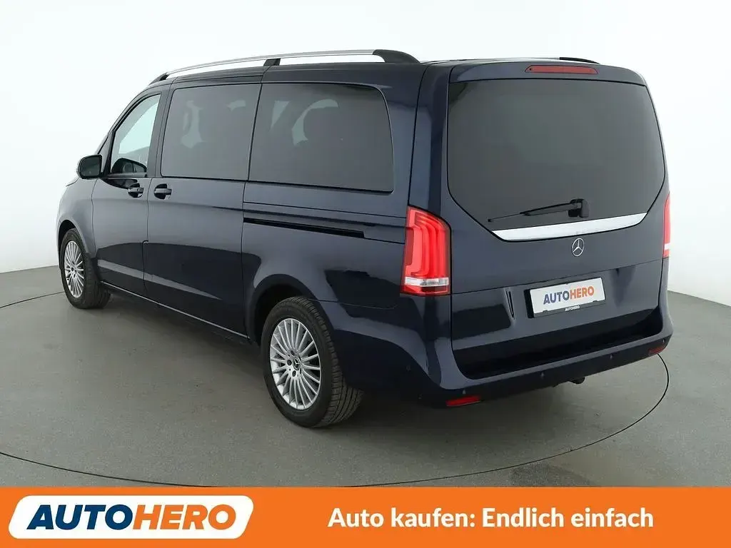 Gebraucht Mercedes V220 Edition 163 PS (119 kW) 2019 Blau Van / Kleinbus