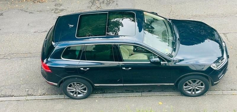 Blau Gebraucht 2016 VW Touareg SUV | 22.500 € (Fairer Preis) - Bild 1/4