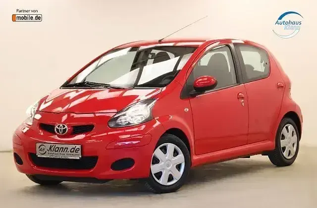Gebraucht Toyota Aygo 68 PS (50 kW) 2009 Rot Kleinwagen
