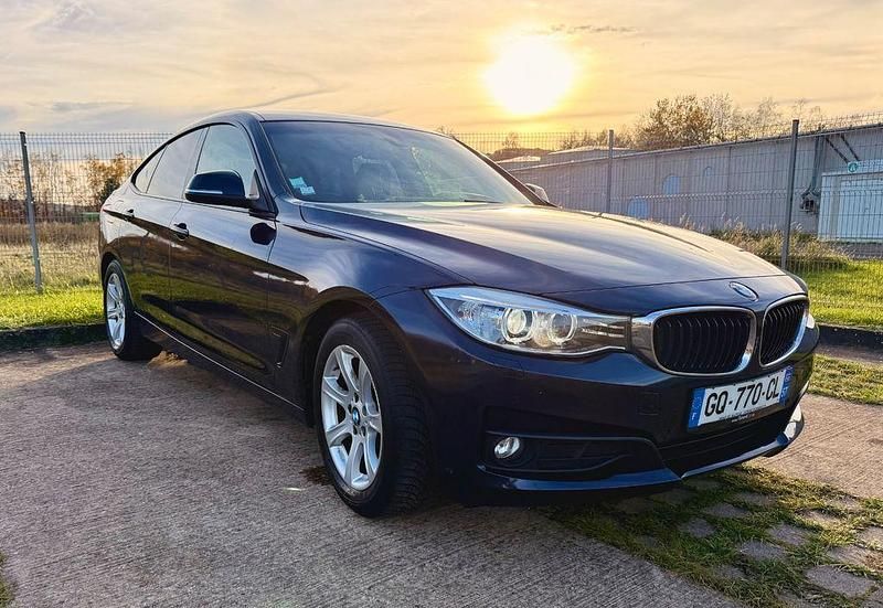 Blau Gebraucht 2014 BMW 318 Gran Turismo Executive Limousine | 11.500 € (Fairer Preis) - Bild 1/4