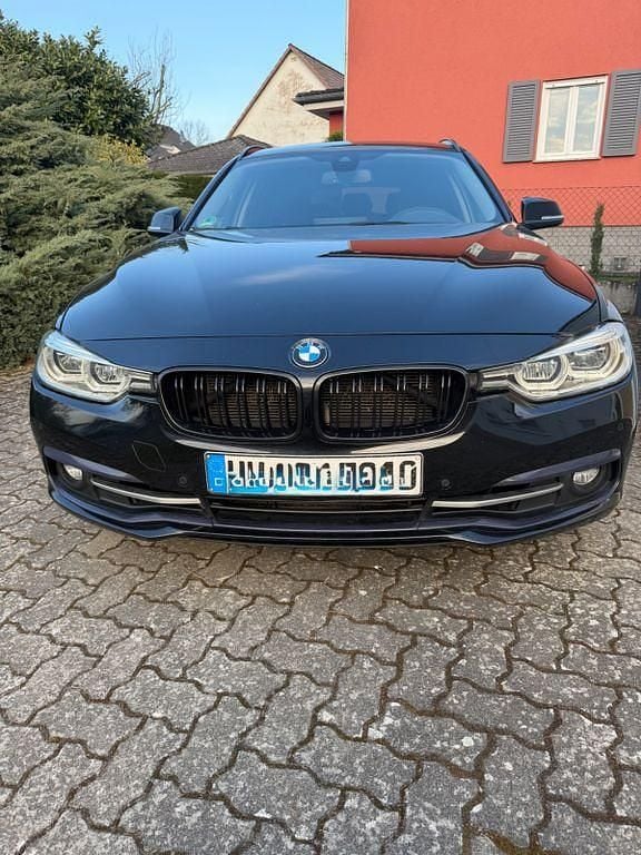 Gebraucht BMW 330 Sport Line 258 PS (189 kW) 2018 Schwarz Kombi