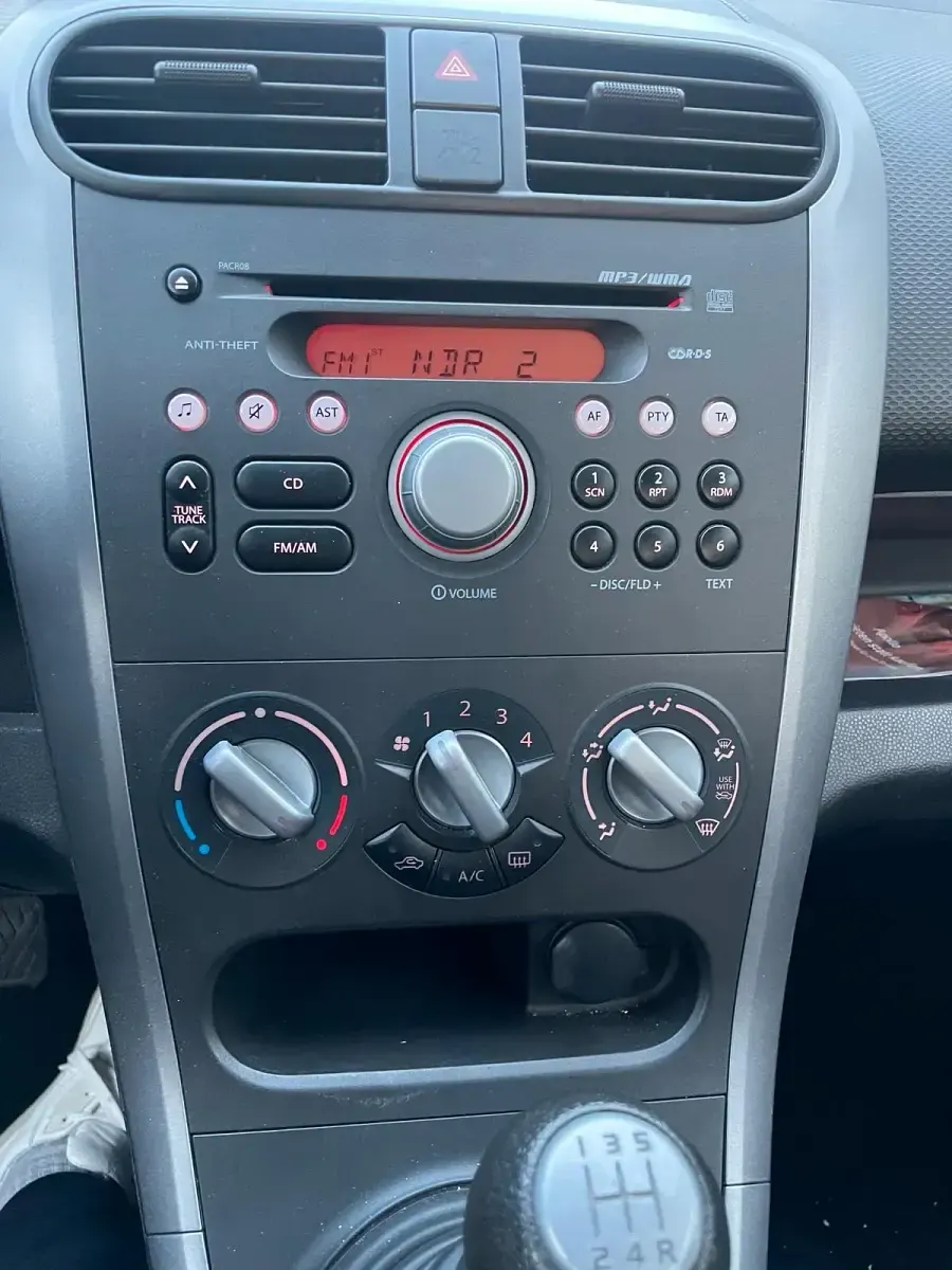 Gebraucht Suzuki Splash 85 PS (62 kW) 2009 Silber Kleinwagen
