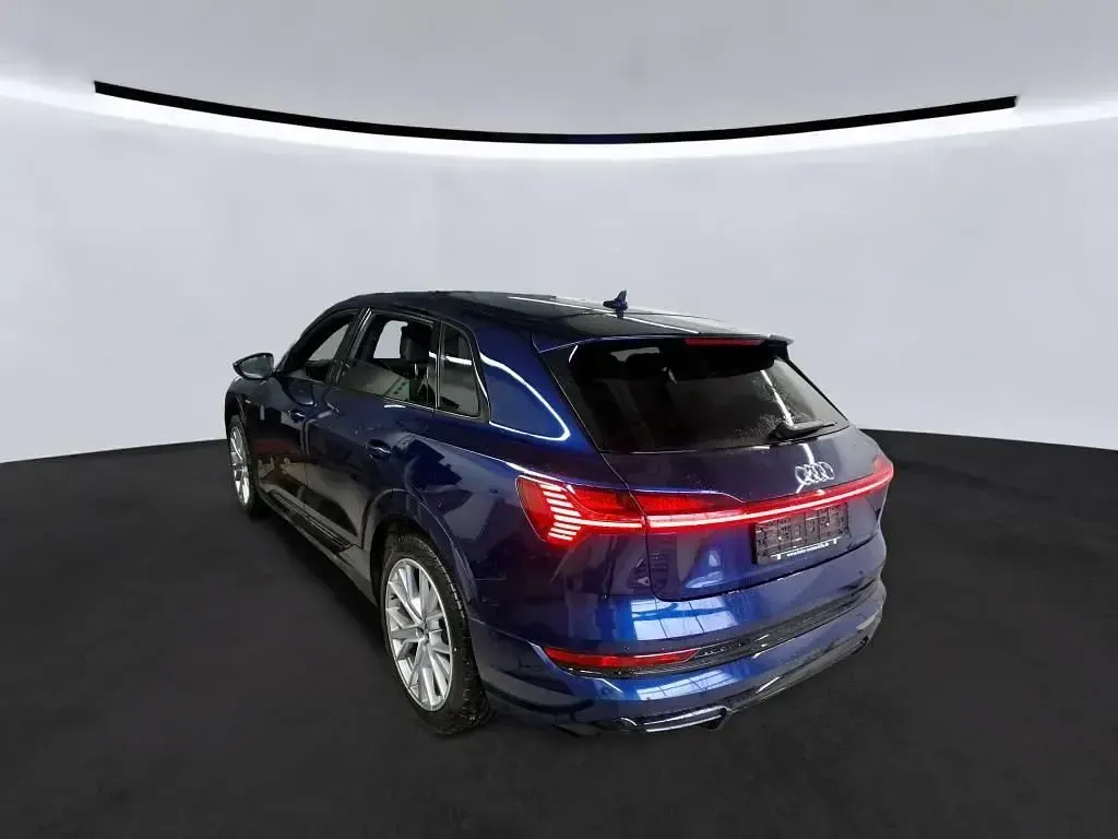 Gebraucht Audi e-tron S-Line 230 kW (313 PS) 2022 Navarrablau metallic SUV