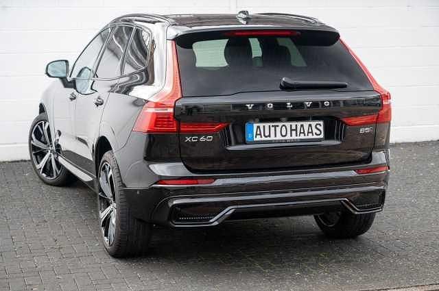 Gebraucht Volvo XC60 Plus 250 PS (183 kW) 2022 Onyx black SUV
