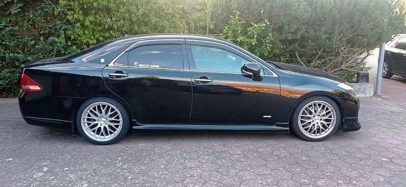 Schwarz Gebraucht 2009 Toyota Crown Limousine | 19.999 € - Bild 1/4