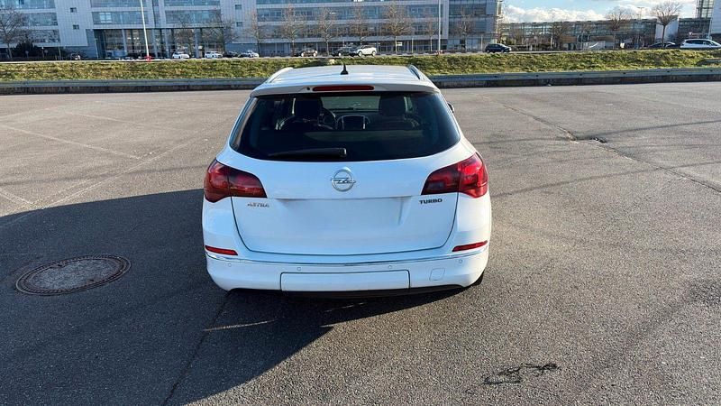 Gebraucht Opel Astra 179 PS (131 kW) 2013 Weiß Kombi