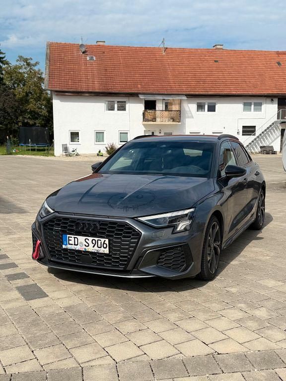 Grau Gebraucht 2022 Audi A3 Sportback S-Line Limousine | 35.400 € - Bild 1/4