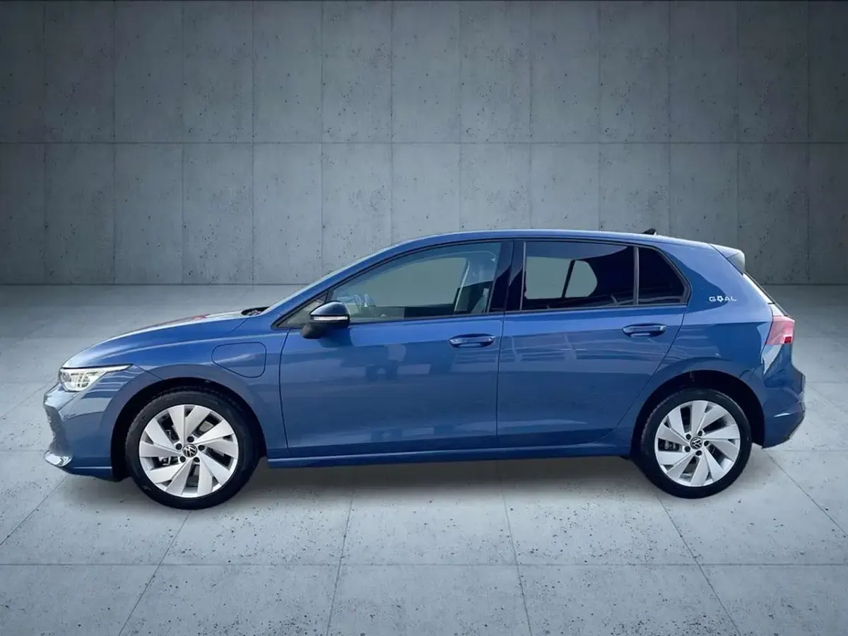 Gebraucht VW Golf VIII Goal 204 PS (150 kW) 2025 Anemonenblau metallic Limousine