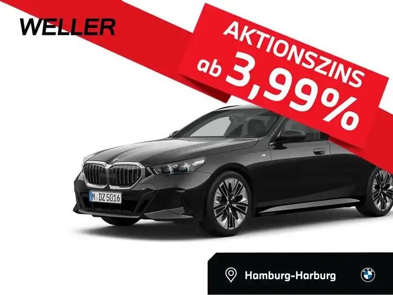 Black sapphire (schwarz) Gebraucht 2024 BMW 520 M Sport Kombi | 49.850 € (Fairer Preis) - Bild 1/3