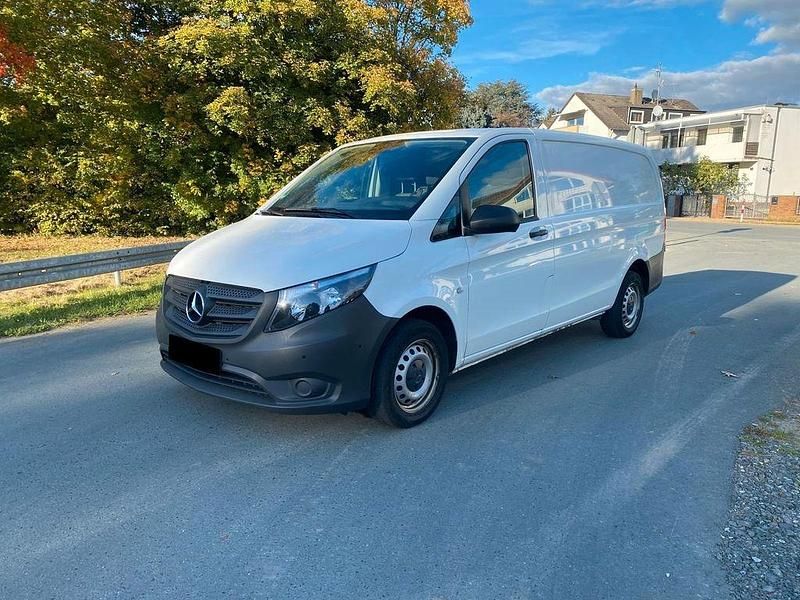 Weiß Gebraucht 2021 Mercedes Vito Van / Kleinbus | 15.700 € - Bild 1/4