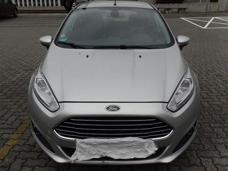 Silber Gebraucht 2014 Ford Fiesta Titanium Kleinwagen | 5.500 € (Superpreis) - Bild 1/4