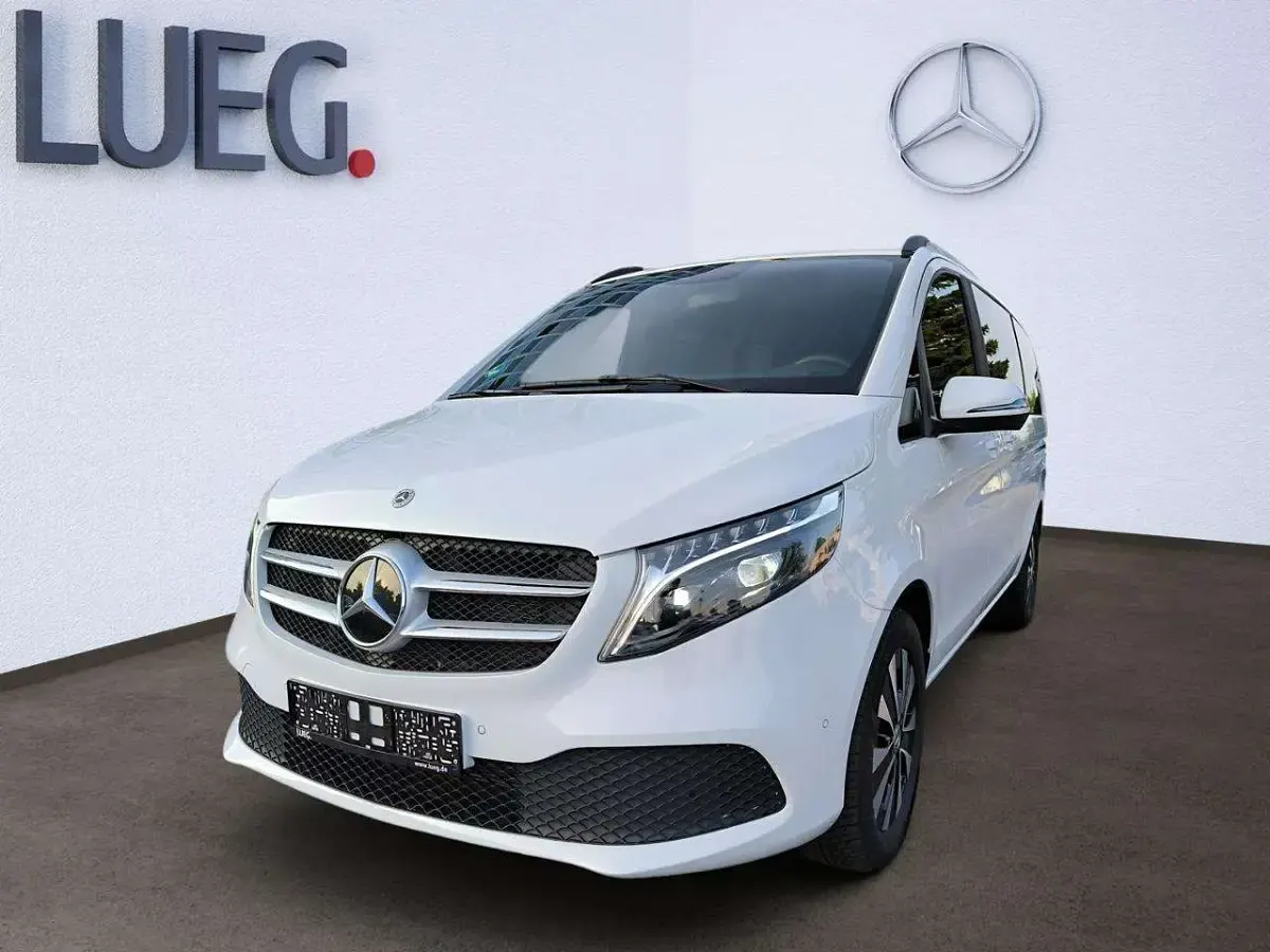 Gebraucht Mercedes V250 190 PS (139 kW) 2024 Bergkristallweiß metallic Van / Kleinbus