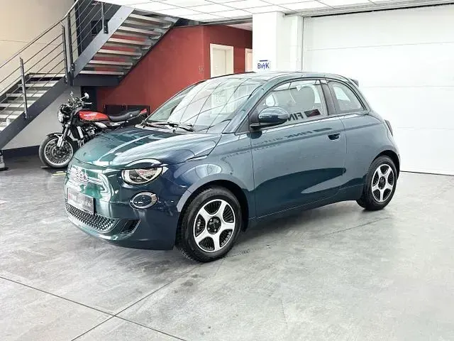 Gebraucht Fiat 500e Action 69 kW (95 PS) 2023 Grün Limousine