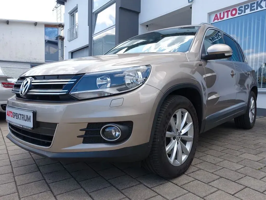 Gebraucht VW Tiguan LOUNGE 140 PS (102 kW) 2015 Beige SUV