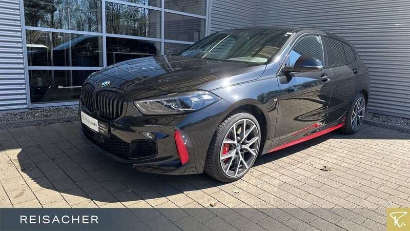 Saphirschwarz metallic Gebraucht 2024 BMW 128 M Sport Limousine | 33.949 € (Fairer Preis) - Bild 1/4