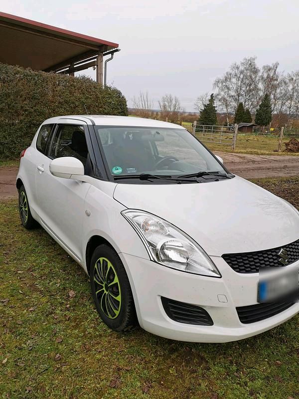 Gebraucht Suzuki Swift 69 PS (50 kW) 2013 Weiß Kleinwagen
