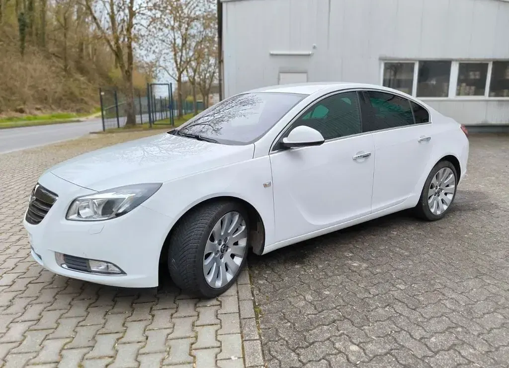 Gebraucht Opel Insignia 140 PS (102 kW) 2011 Weiß Limousine