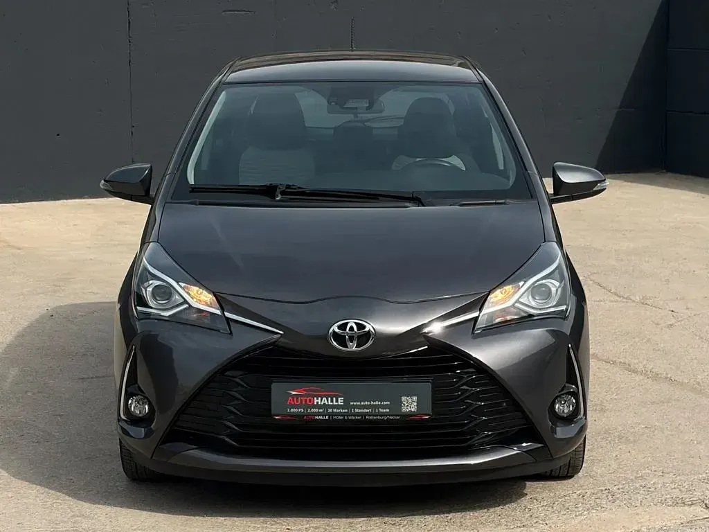 Gebraucht Toyota Yaris 111 PS (81 kW) 2018 Grau Limousine