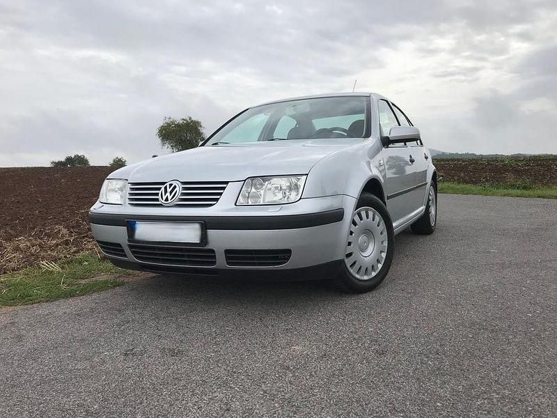 Silber Gebraucht 2001 VW Bora Comfortline Limousine | 3.499 € - Bild 1/4