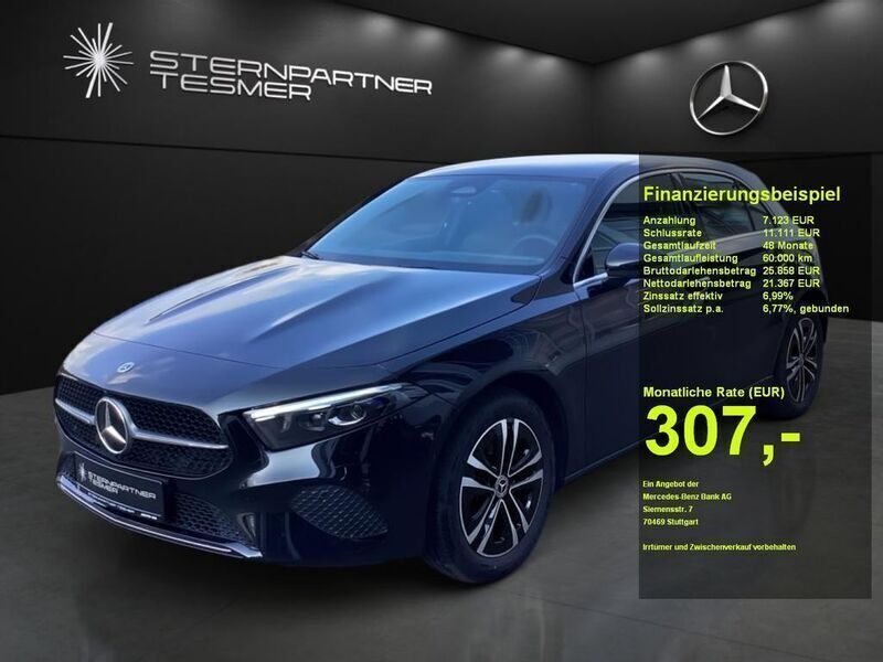 Metalliclack kosmosschwarz Gebraucht 2023 Mercedes A250 Limousine | 28.490 € (Guter Preis) - Bild 1/3
