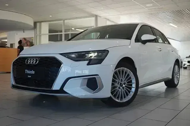 Second-hand Audi A3 Advanced 150 CP (110 kW) 2023 Alb Berlinǎ