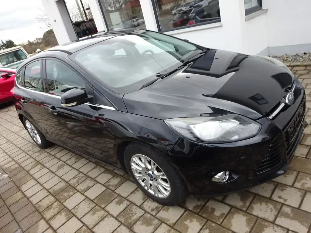 Gebraucht Ford Focus Titanium 116 PS (85 kW) 2011 Pantherschwarz metallic Limousine