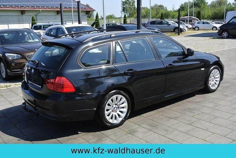 Gebraucht BMW 318 143 PS (105 kW) 2012 Schwarz Limousine