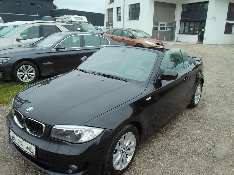 Schwarz Gebraucht 2012 BMW 118 Cabriolet Advantage Cabrio | 7.950 € (Etwas zu teuer) - Bild 1/4