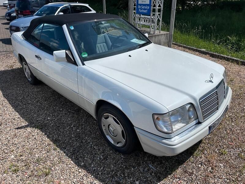 Weiß Gebraucht 1994 Mercedes E200 Cabrio | 18.900 € - Bild 1/4