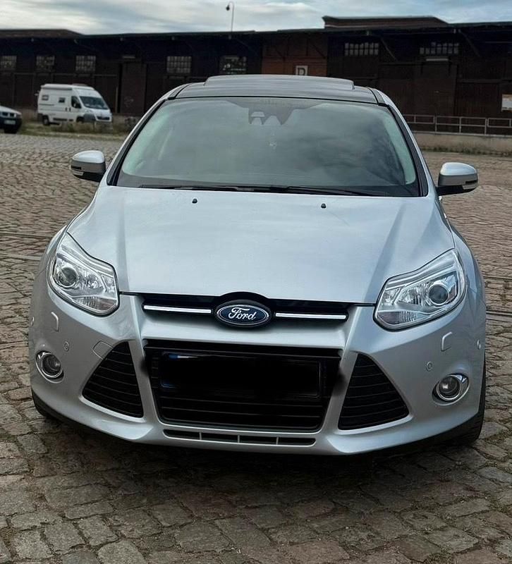 Usata Ford Focus 140 CV (102 kW) 2012 Argento Berlina