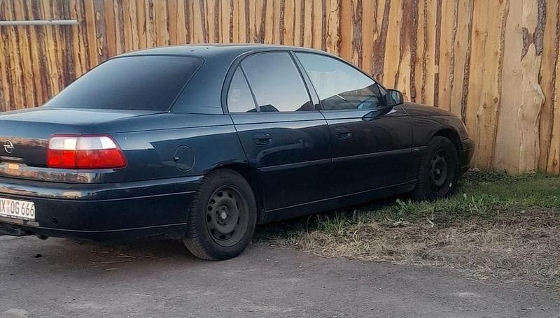 Schwarz Gebraucht 2000 Opel Omega Limousine | 1.100 € (Guter Preis) - Bild 1/1