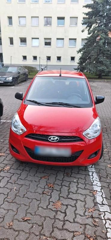Gebraucht Hyundai i10 69 PS (50 kW) 2012 Rot Kleinwagen