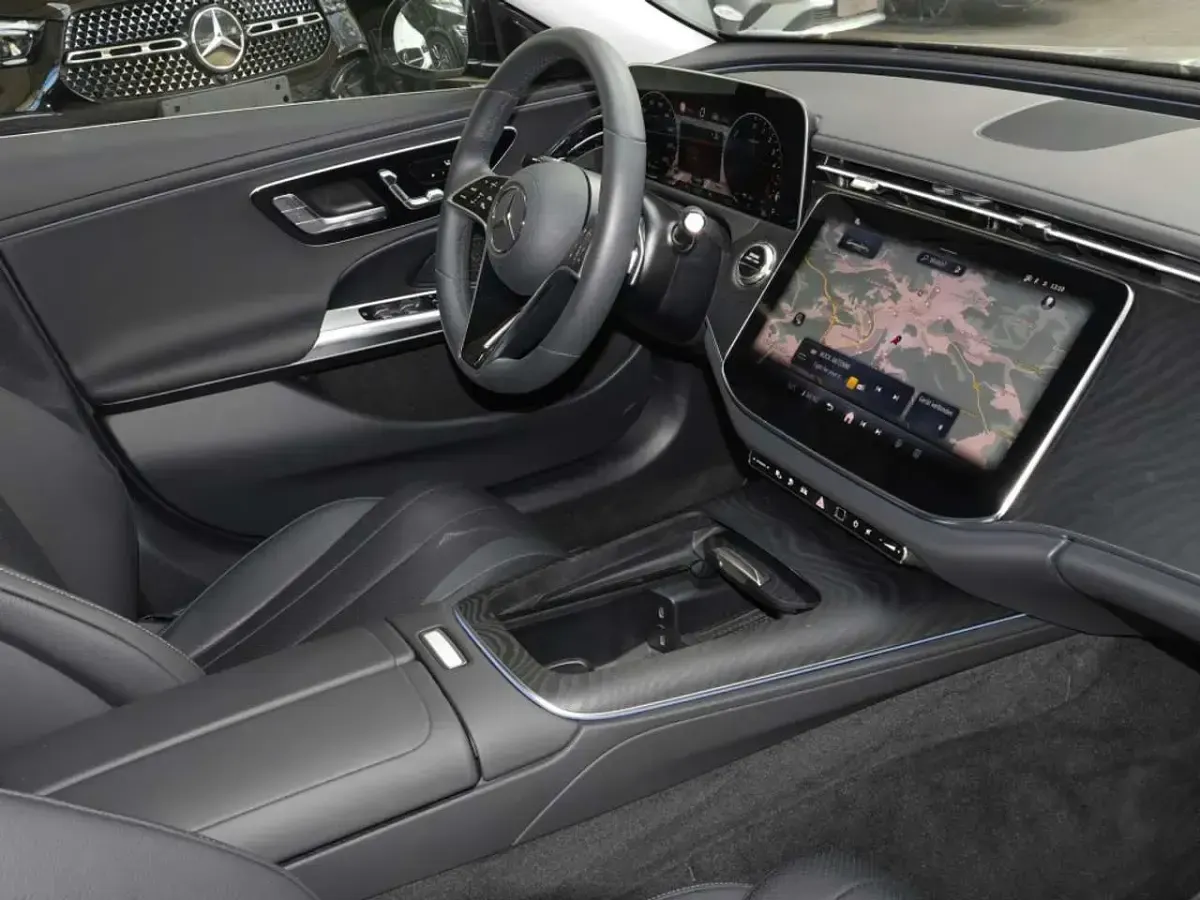 Gebraucht Mercedes E300 Avantgarde 197 PS (144 kW) 2025 Schwarz metalliclack obsidians Kombi