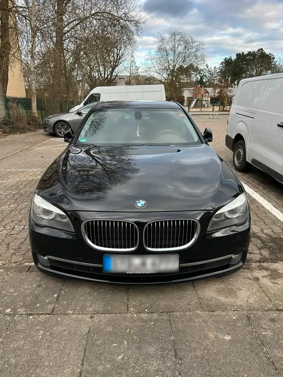 Gebraucht BMW 740 306 PS (225 kW) 2012 Schwarz Limousine