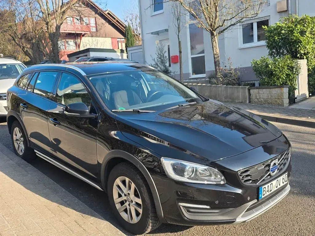 Gebraucht Volvo V60 CC Pro 150 PS (110 kW) 2017 Schwarz Kombi