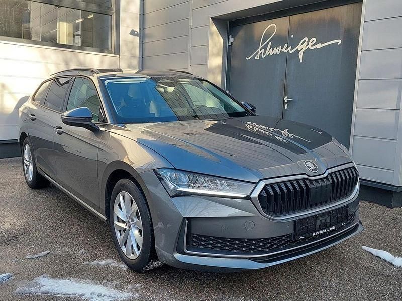 Gebraucht Skoda Superb Selection 150 PS (110 kW) 2025 Grau Kombi