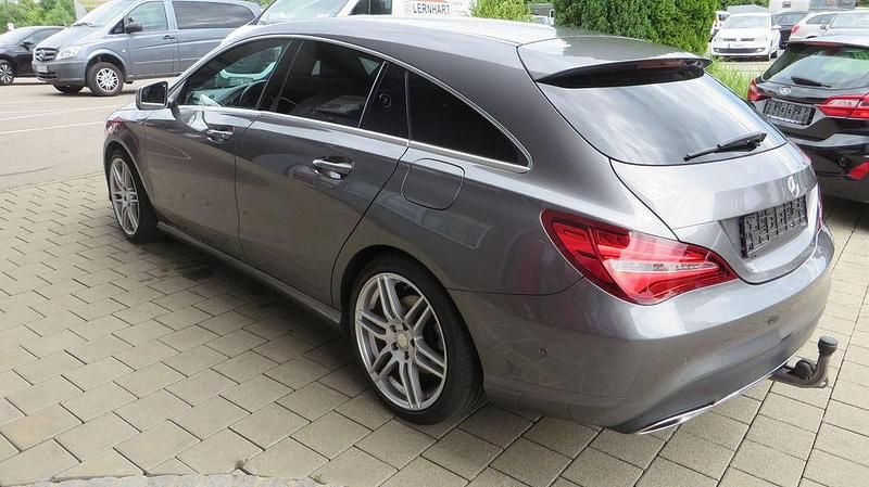 Gebraucht Mercedes CLA180 Shooting Brake 122 PS (89 kW) 2016 Grau Kombi