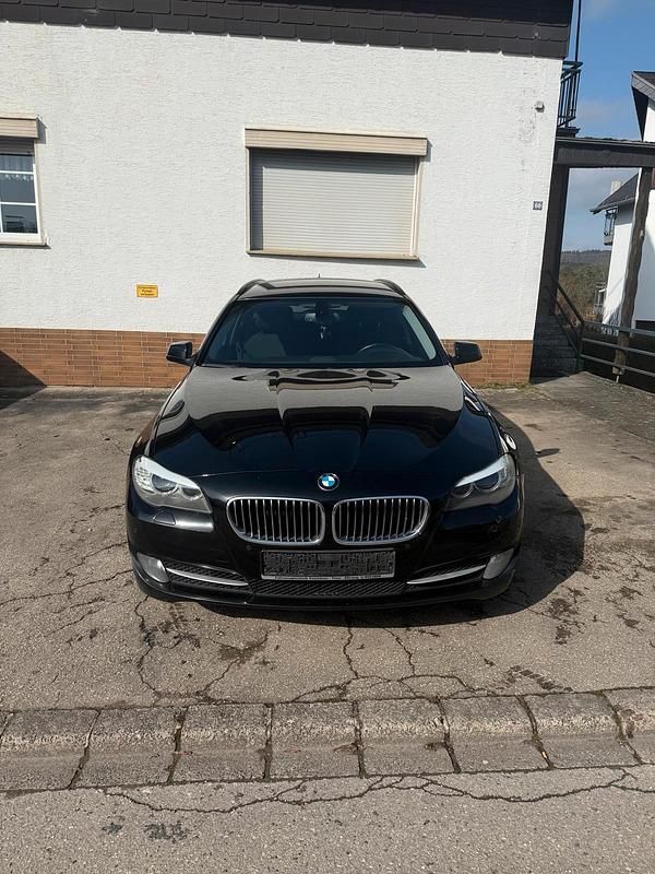 Gebraucht BMW 525 204 PS (150 kW) 2011 Schwarz Kombi