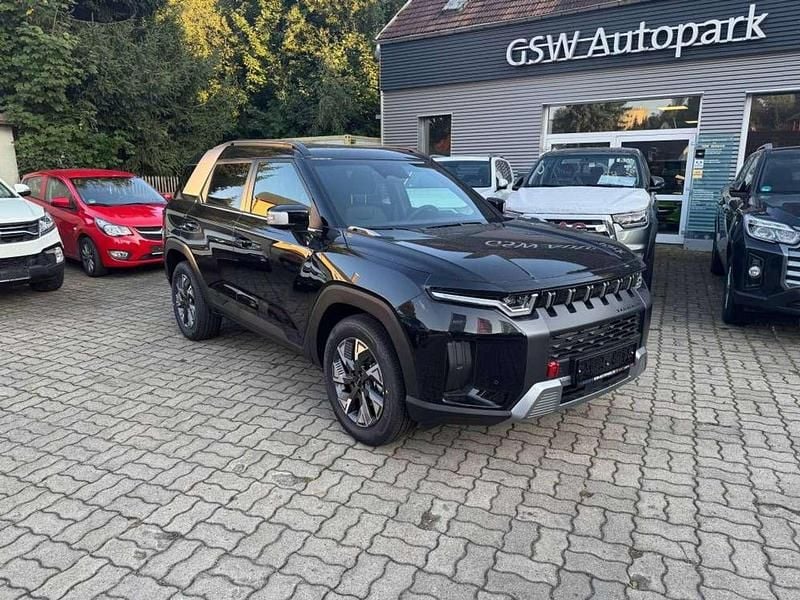 Space black metallic Neu 2025 Ssangyong / KGM Torres SUV | 33.390 € - Bild 1/4