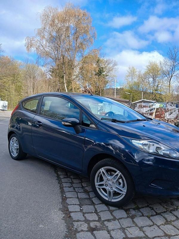 Gebraucht Ford Fiesta 60 PS (44 kW) 2011 Blau Kleinwagen