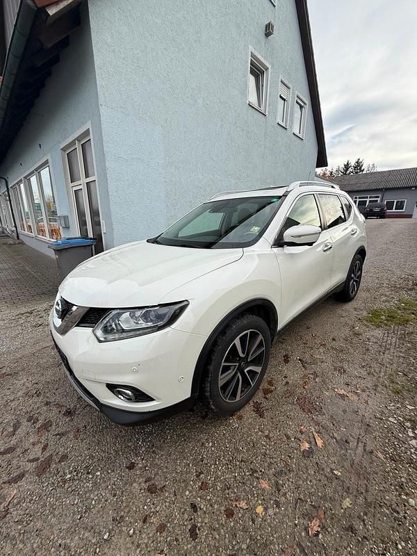 Weiß Gebraucht 2014 Nissan X-Trail Tekna SUV | 9.150 € (Guter Preis) - Bild 1/4
