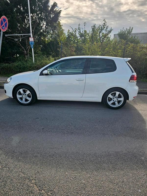 Weiß Gebraucht 2009 VW Golf VI Sport Coupé | 5.499 € - Bild 1/4