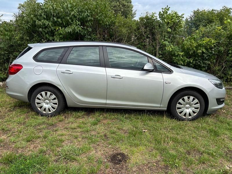 Silber Gebraucht 2013 Opel Astra Edition Kombi | 3.800 € (Guter Preis) - Bild 1/4